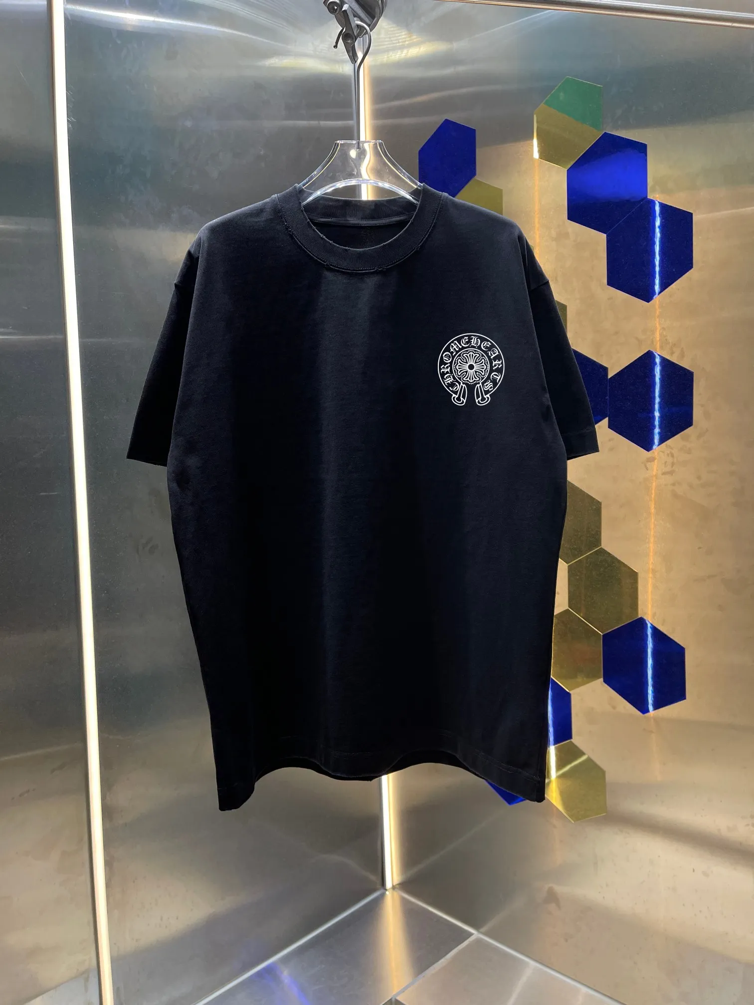 CH Crow 2026 Spring and Summer New Arrival Washed and worn, round neck short-sleeved tee, men and women Same Style loose version, hangtag, collar label, wash mark, complete with three labels Color: Washed black, Washed white, Washed gray, Washed brown, Washed red Size: S M L XL XXL